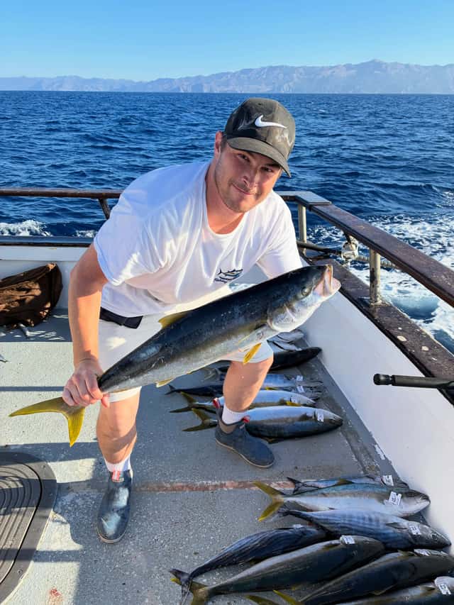 Yellowtail caught before the storm shut fishing down — photo 7