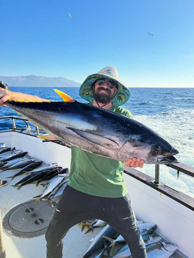 Yellowtail caught before the storm shut fishing down — photo 8